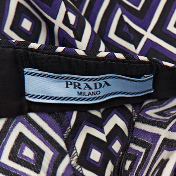 бирка Брюки Prada