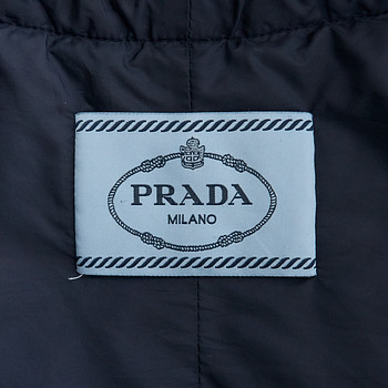 бирка Пуховик Prada