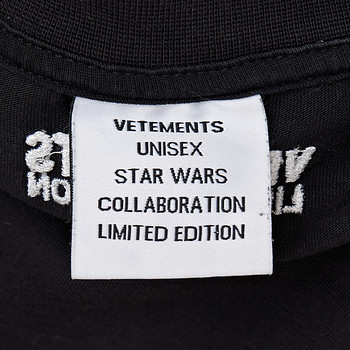 бирка Футболка Vetements