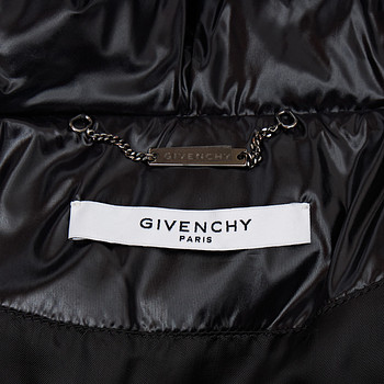 бирка Пуховик Givenchy