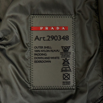 бирка Пуховик Prada