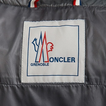 бирка Пуховик Moncler