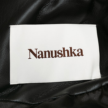 бирка Пальто Nanushka