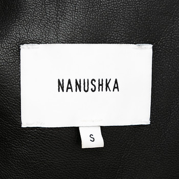 бирка Пуховик Nanushka