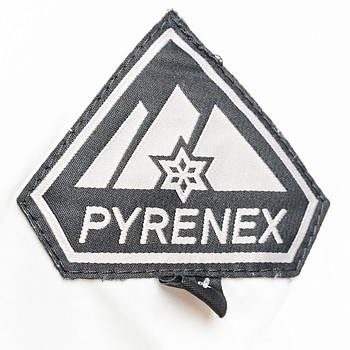 бирка Пуховик Pyrenex