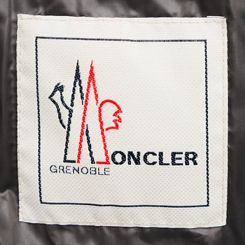 бирка Пуховик Moncler