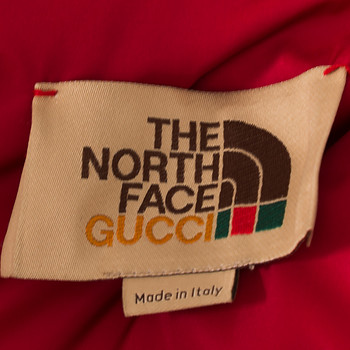 бирка Пуховик The North Face x Gucci