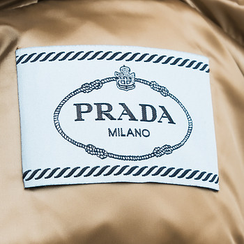 бирка Пуховик Prada