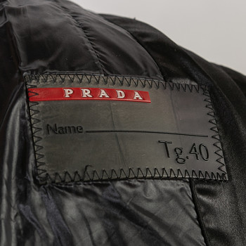 бирка Пуховик Prada