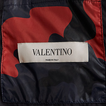 бирка Пуховик Valentino