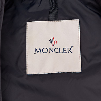 бирка Пуховик Moncler