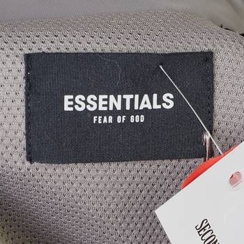 бирка Куртка Essentials