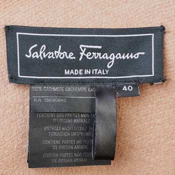 бирка Пальто Salvatore Ferragamo
