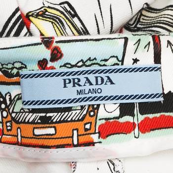бирка Брюки Prada