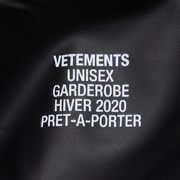 бирка Плащ Vetements