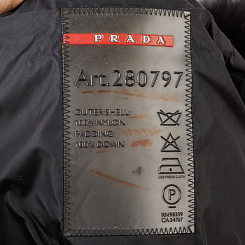 бирка Пуховик Prada