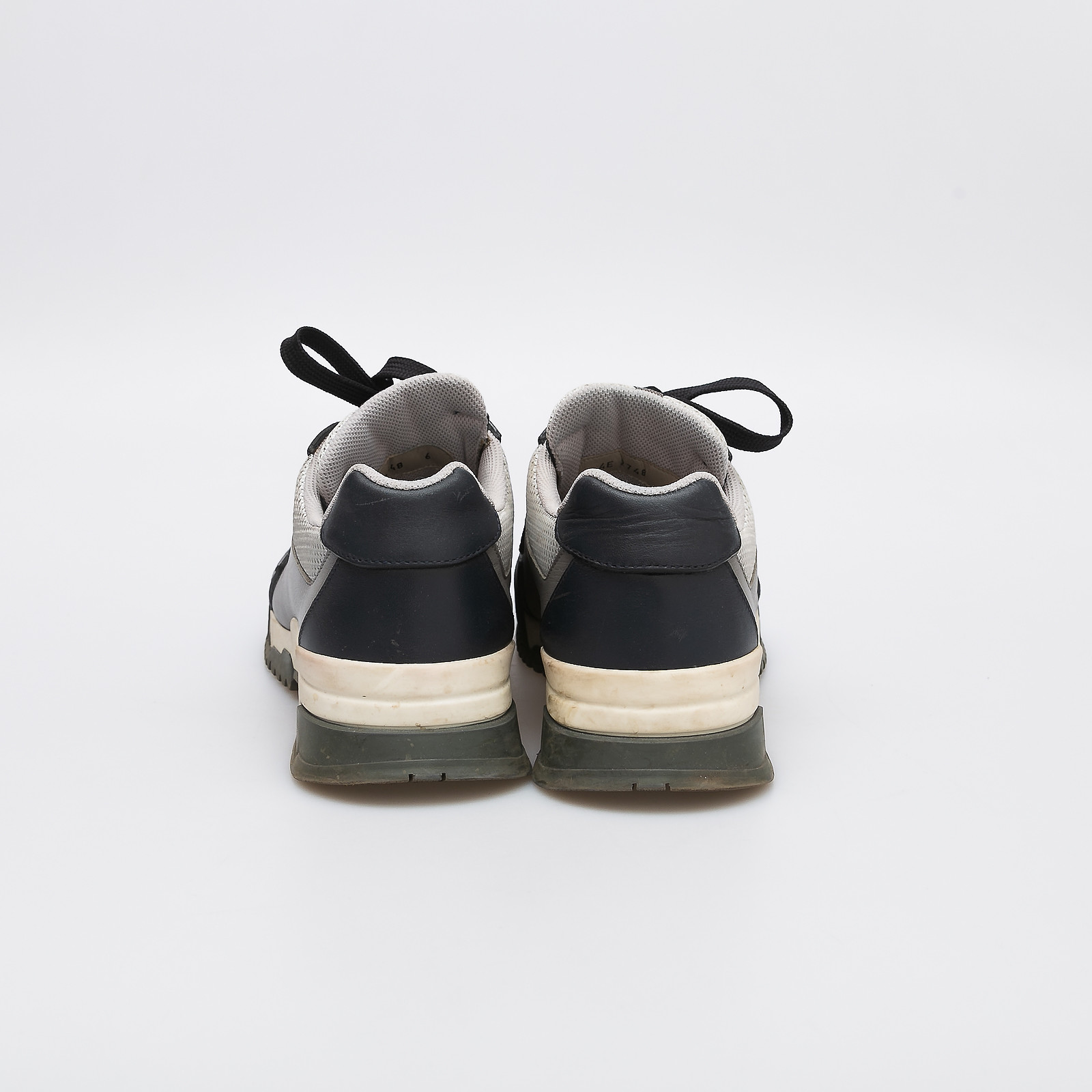 Кроссовки серого цвета Prada - фото из каталога магазина брендовой одежды Second Friend Store Кроссовки Prada - купить оригинал в секонд-хенде SFS - 3