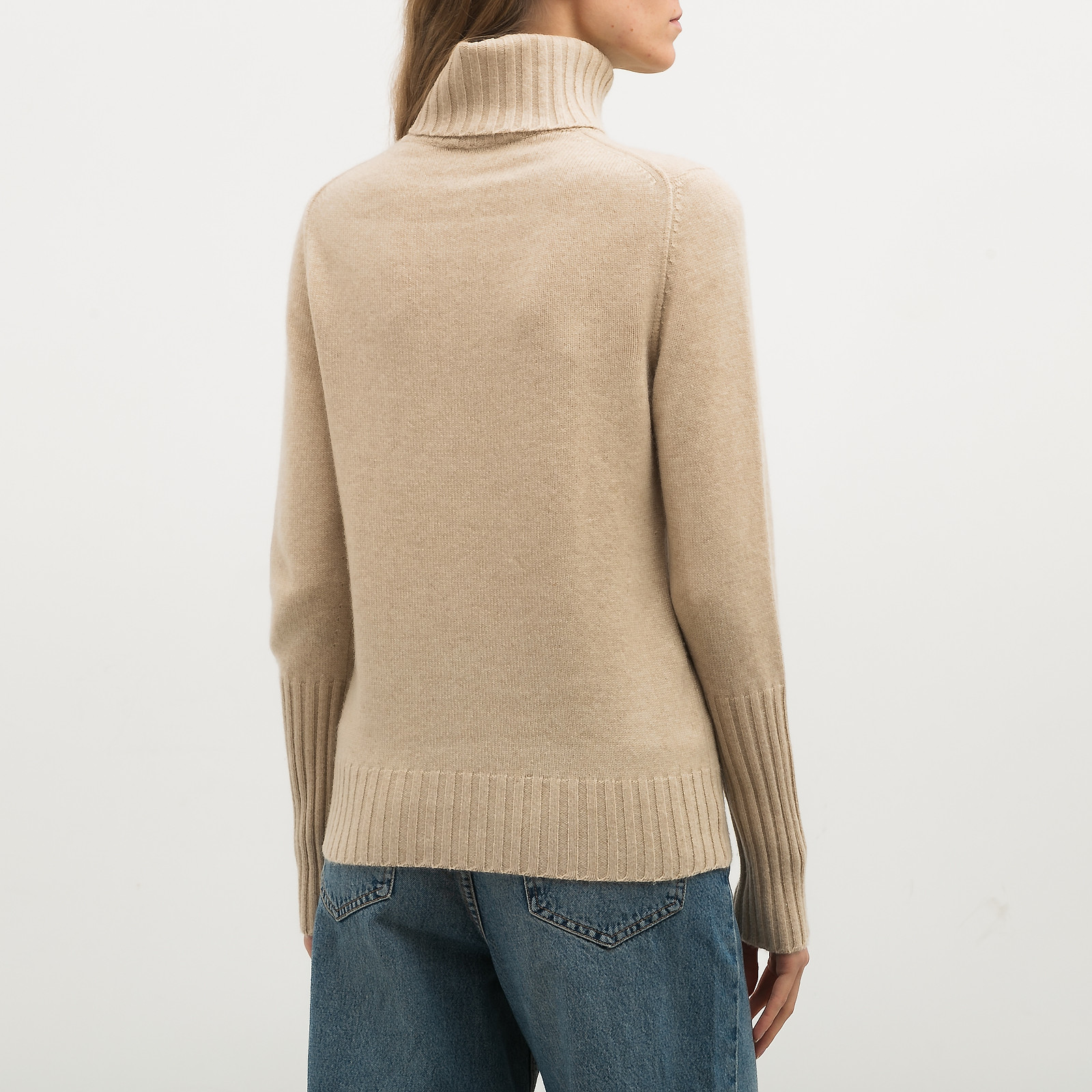 Водолазка бежевого цвета Loro Piana - фото из каталога магазина брендовой одежды Second Friend Store Водолазка Loro Piana - купить оригинал в секонд-хенде SFS - 2