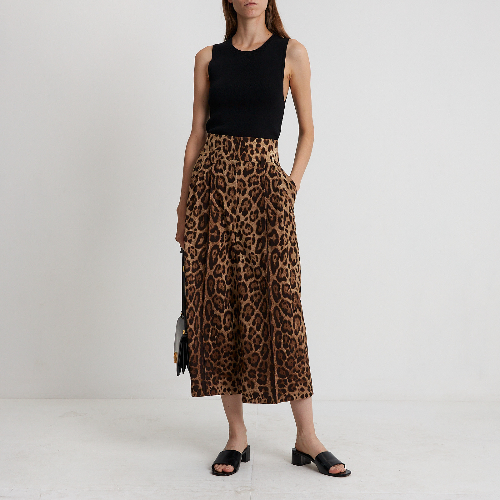 Кюлоты  коричневого цвета Dolce&Gabbana - фото из каталога магазина брендовой одежды Second Friend Store Кюлоты Dolce&Gabbana - купить оригинал в секонд-хенде SFS - 2