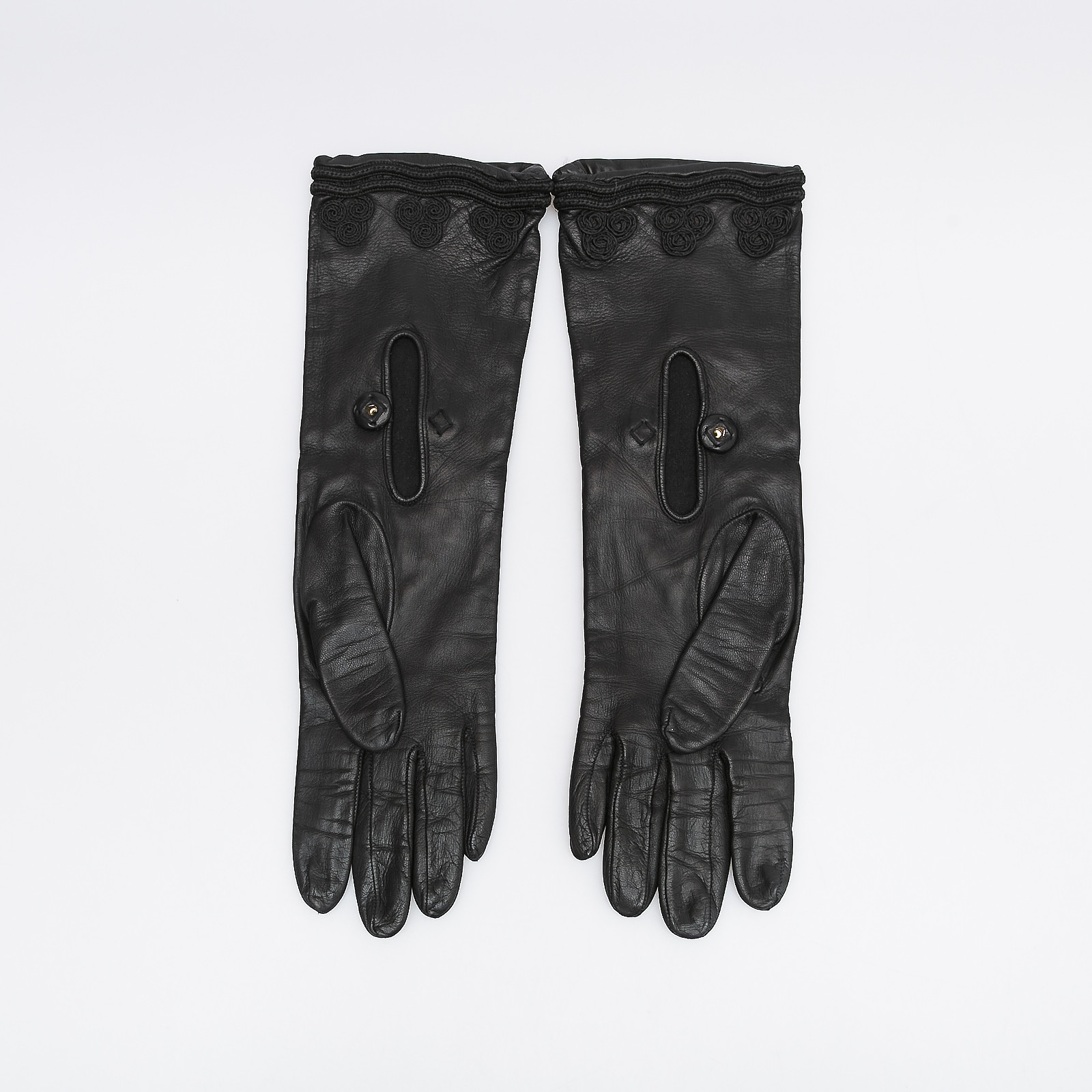 Перчатки черного цвета Prada - фото из каталога магазина брендовой одежды Second Friend Store Перчатки Prada - купить оригинал в секонд-хенде SFS - 3