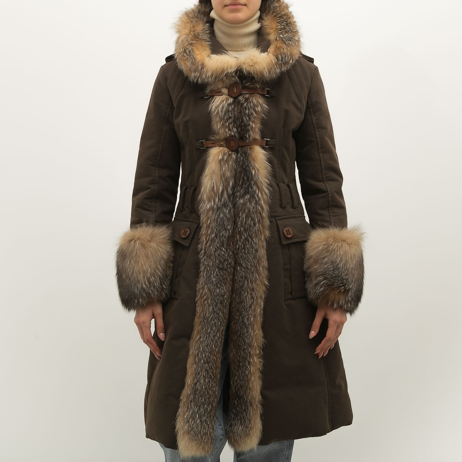 Парка зеленого цвета Moncler - фото из каталога магазина брендовой одежды Second Friend Store Парка Moncler - купить оригинал в секонд-хенде SFS - 1