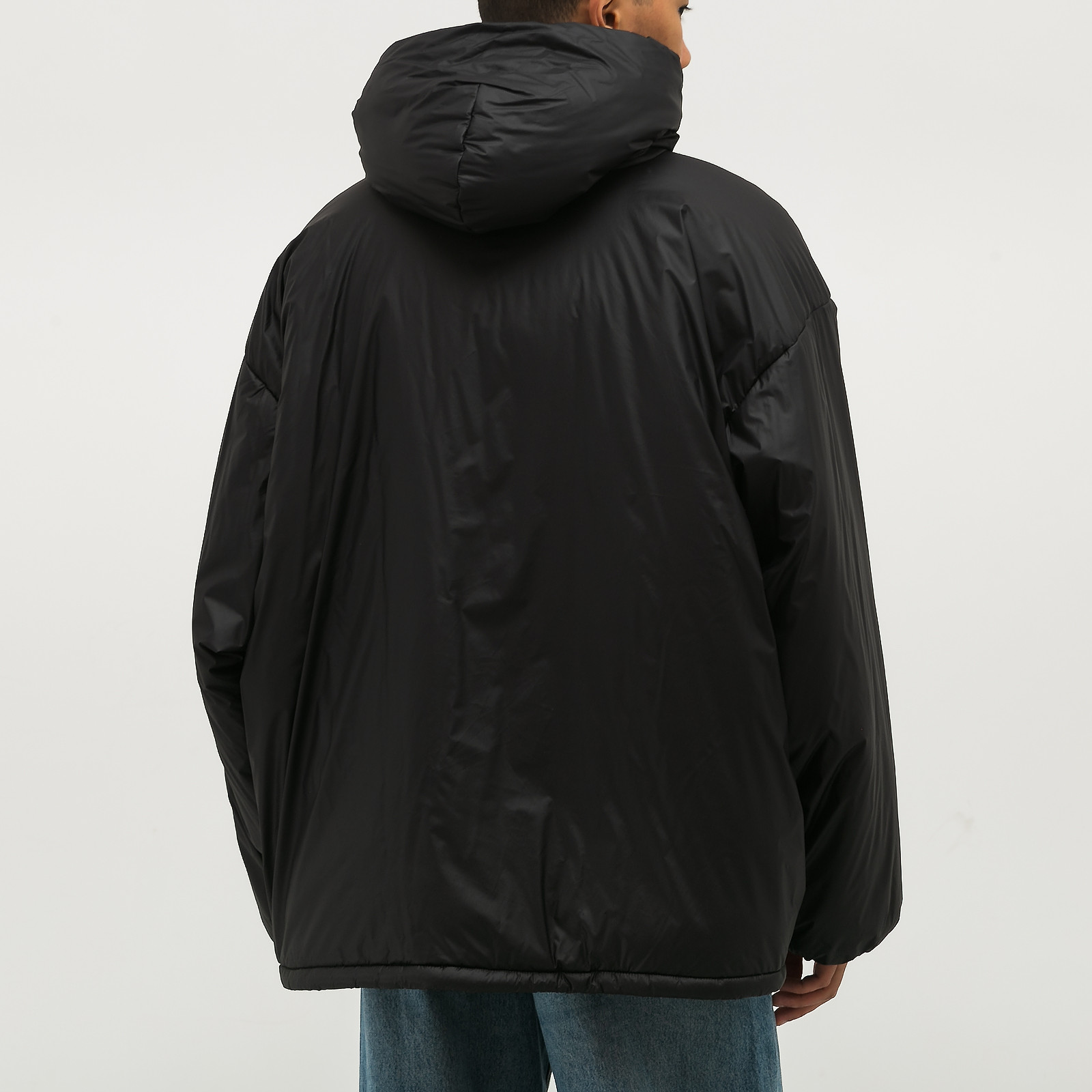 Анорак черного цвета Yeezy x GAP - фото из каталога магазина брендовой одежды Second Friend Store Анорак Yeezy x GAP - купить оригинал в секонд-хенде SFS - 2