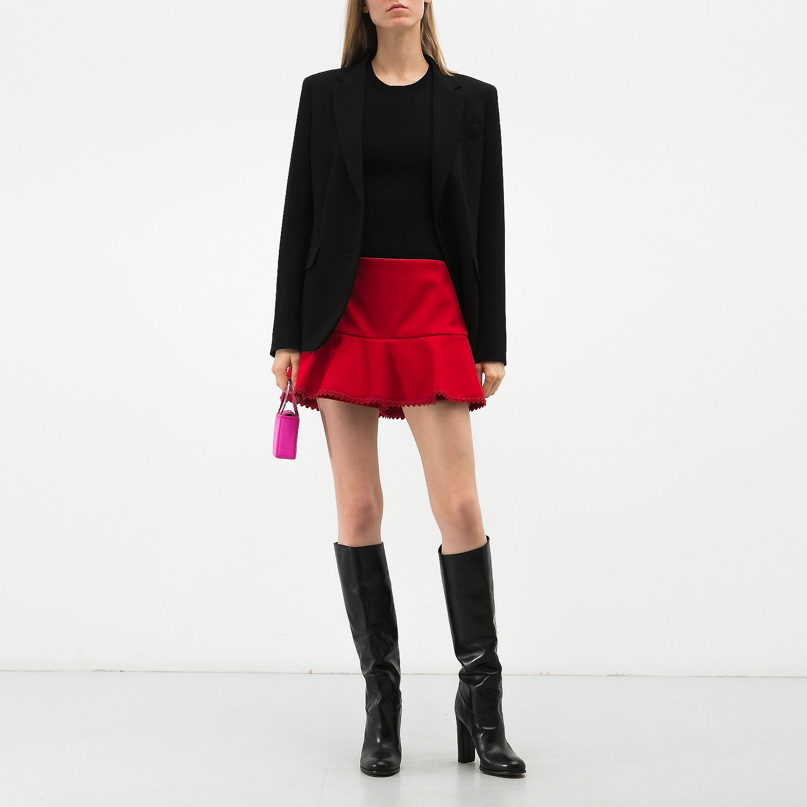 Шорты красного цвета Valentino - фото из каталога магазина брендовой одежды Second Friend Store Шорты Valentino - купить оригинал в секонд-хенде SFS - 2