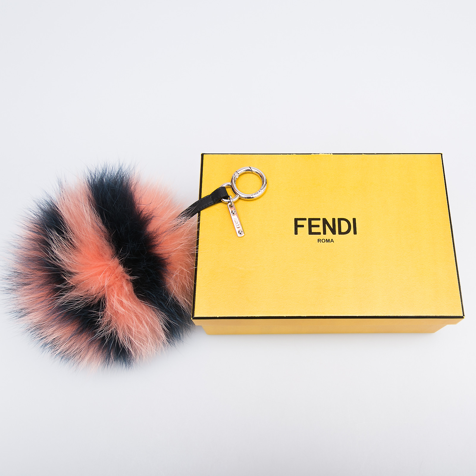 Брелок Fendi - купить оригинал в секонд-хенде SFS