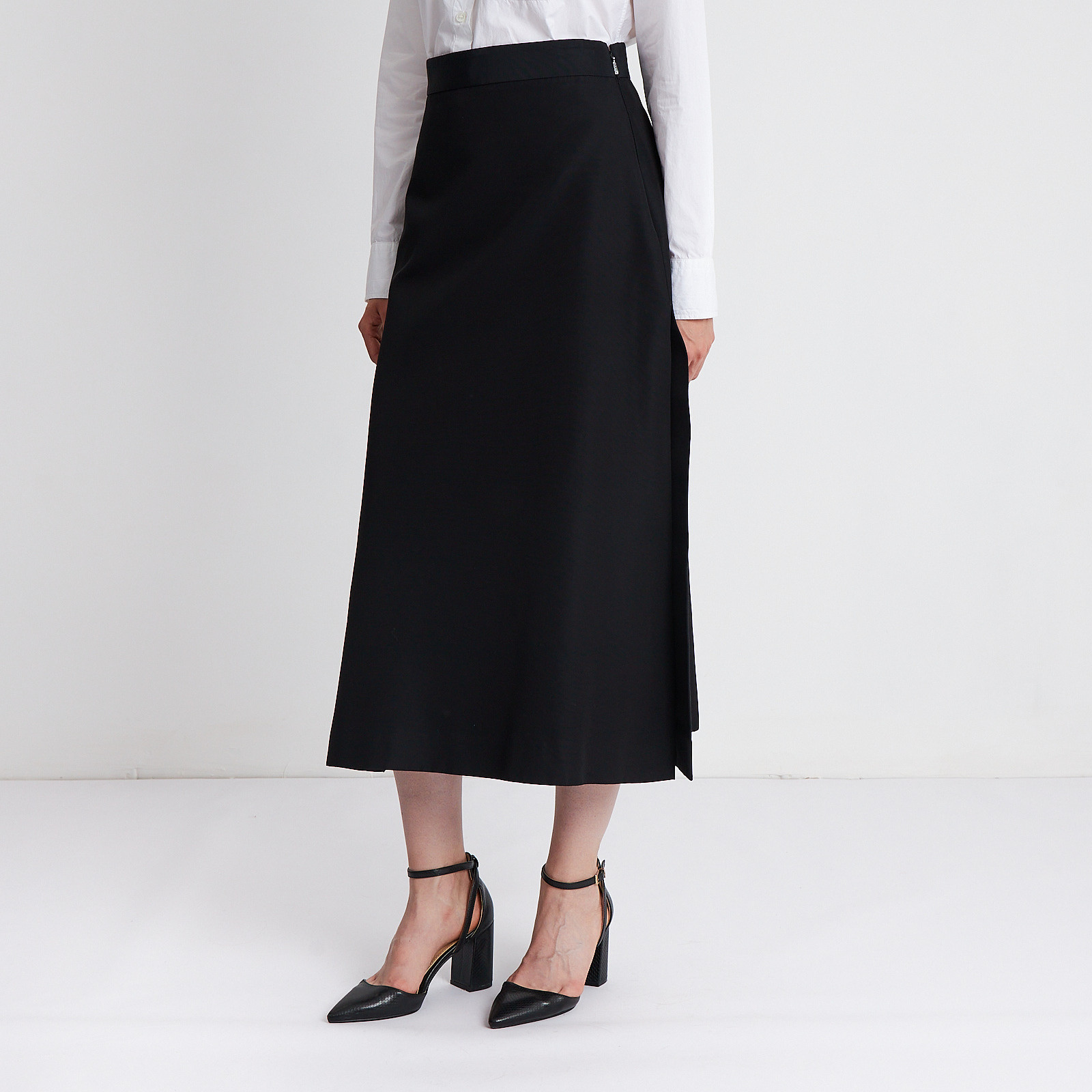 Юбка черного цвета Gucci - фото из каталога магазина брендовой одежды Second Friend Store Юбка Gucci - купить оригинал в секонд-хенде SFS - 1