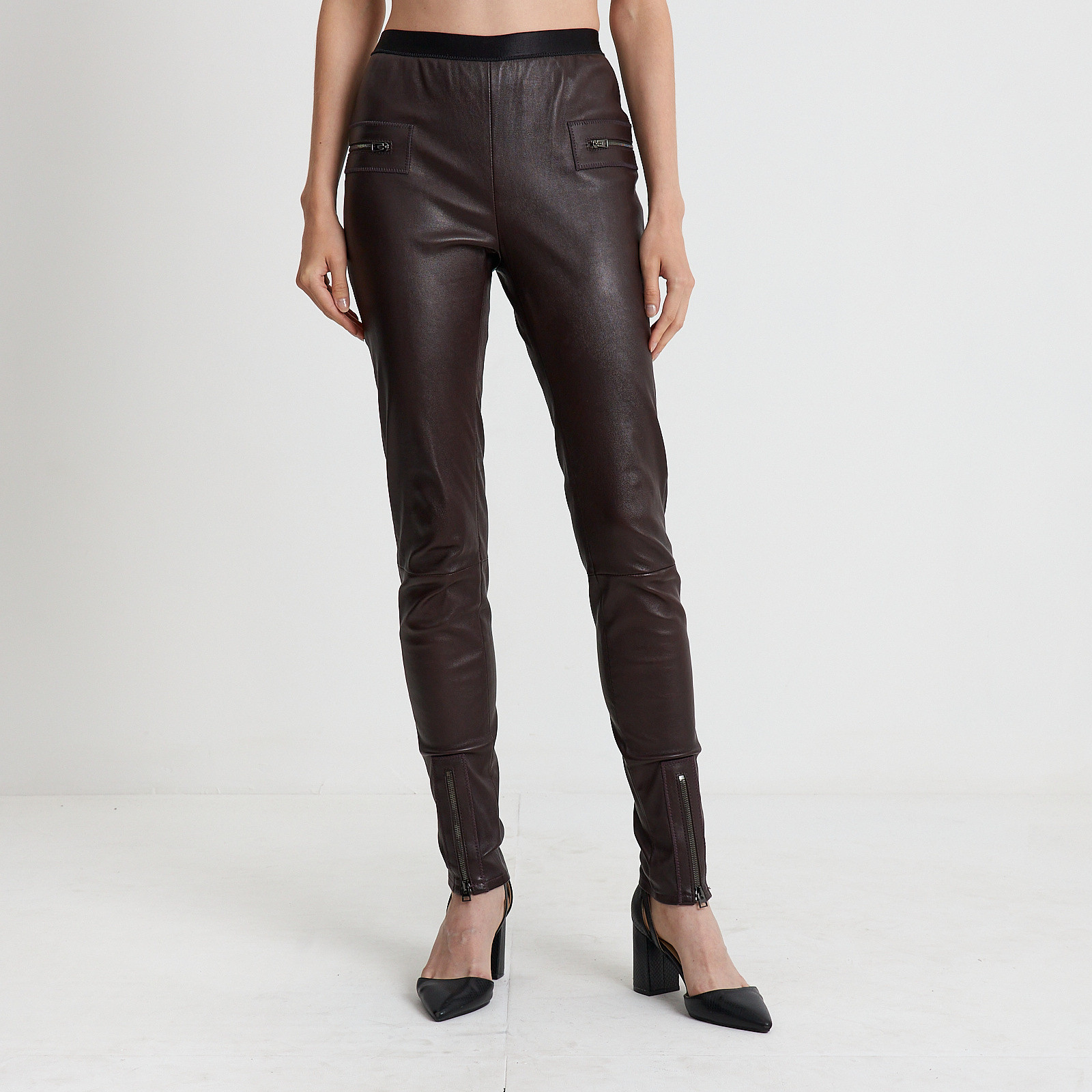 Брюки  коричневого цвета Tom Ford - фото из каталога магазина брендовой одежды Second Friend Store Брюки Tom Ford - купить оригинал в секонд-хенде SFS - 1