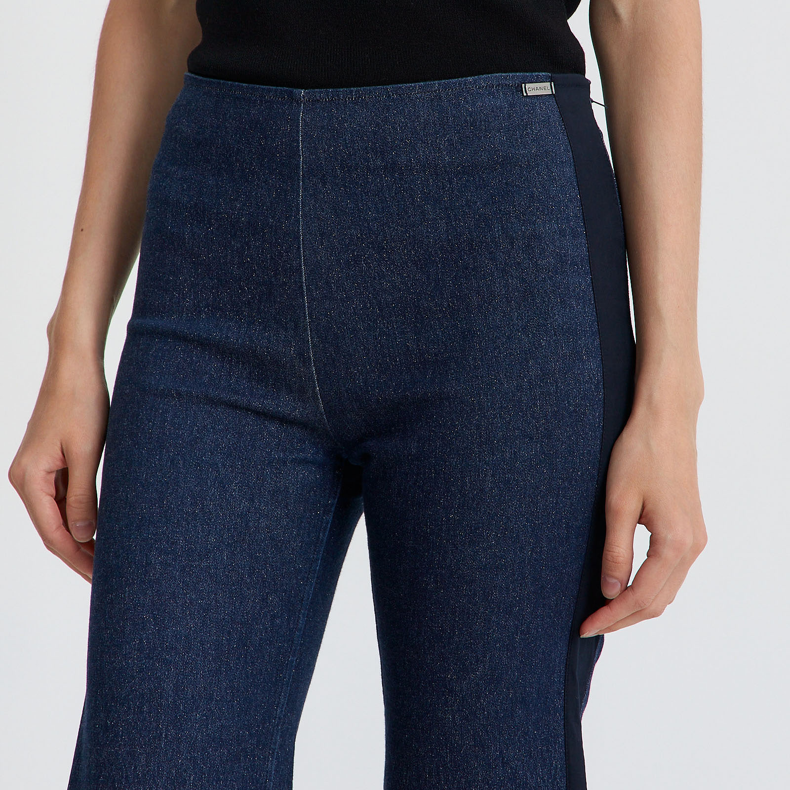 Шорты синего цвета Chanel - фото из каталога магазина брендовой одежды Second Friend Store Шорты Chanel - купить оригинал в секонд-хенде SFS - 4