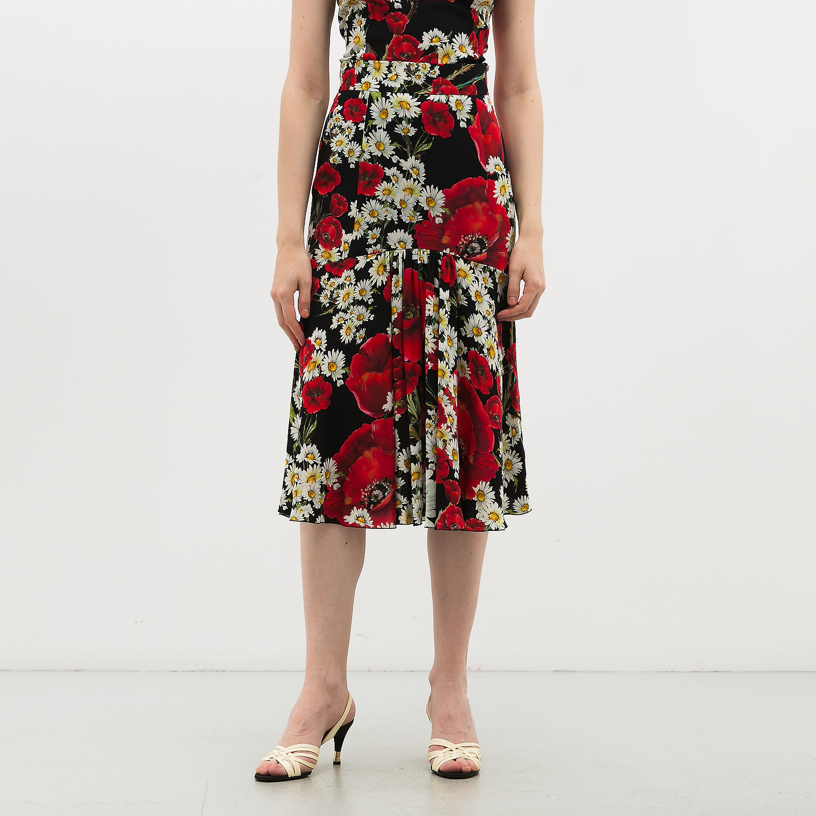 Костюм черного цвета Dolce&Gabbana - фото из каталога магазина брендовой одежды Second Friend Store Костюм Dolce&Gabbana - купить оригинал в секонд-хенде SFS - 4