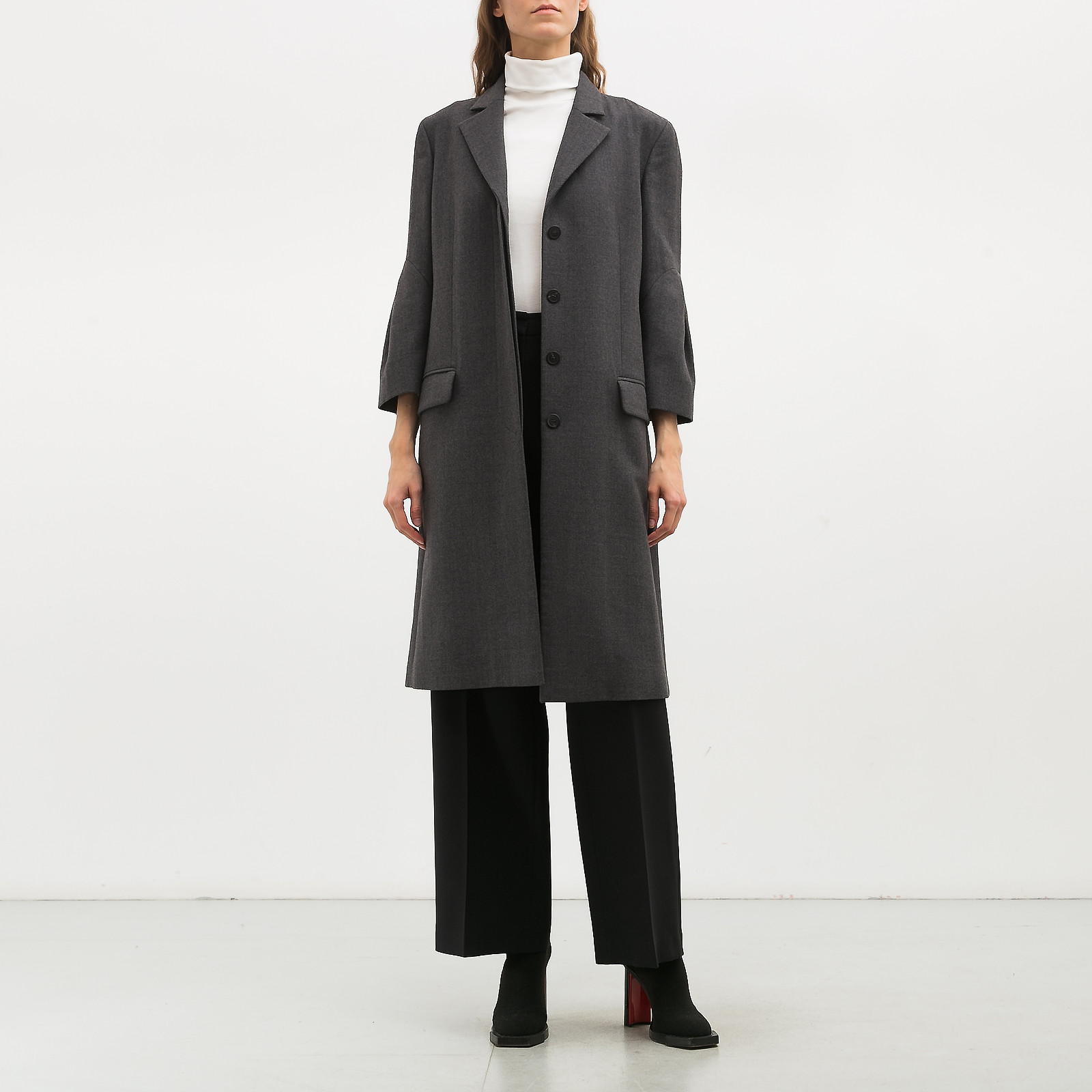 Пальто серого цвета Christian Dior - фото из каталога магазина брендовой одежды Second Friend Store Пальто Christian Dior - купить оригинал в секонд-хенде SFS - 2
