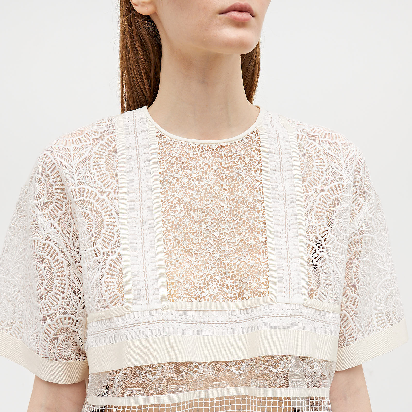 Блуза белого цвета Rochas - фото из каталога магазина брендовой одежды Second Friend Store Блуза Rochas - купить оригинал в секонд-хенде SFS - 3