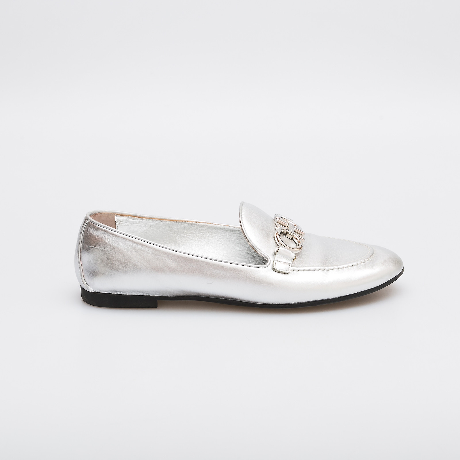 Балетки серебряного цвета Salvatore Ferragamo - фото из каталога магазина брендовой одежды Second Friend Store Балетки Salvatore Ferragamo - купить оригинал в секонд-хенде SFS - 1