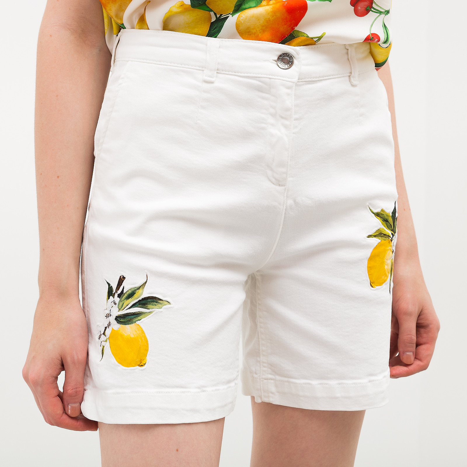 Шорты белого цвета Dolce&Gabbana - фото из каталога магазина брендовой одежды Second Friend Store Шорты Dolce&Gabbana - купить оригинал в секонд-хенде SFS - 4