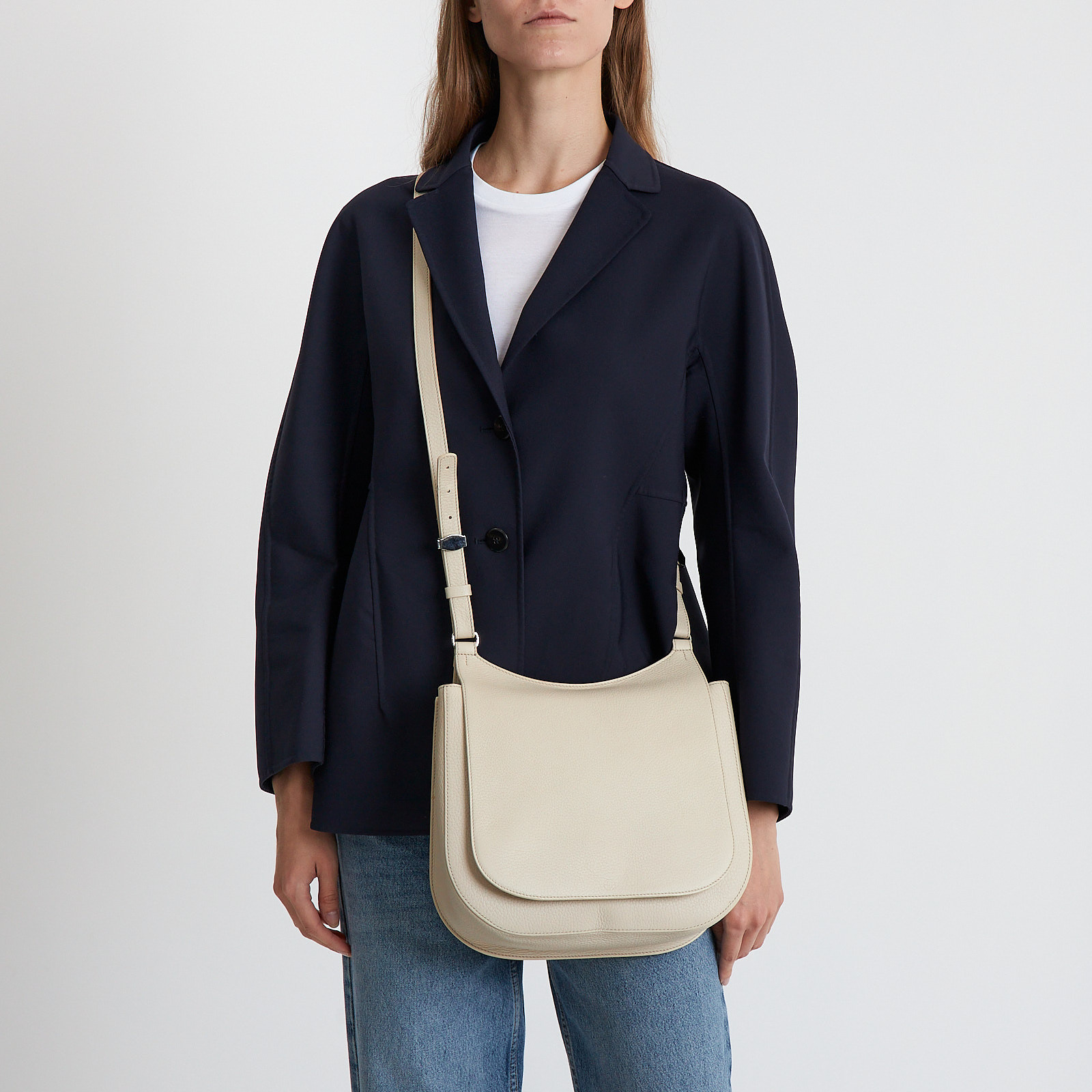 Сумка белого цвета The Row - фото из каталога магазина брендовой одежды Second Friend Store Сумка The Row - купить оригинал в секонд-хенде SFS - 2