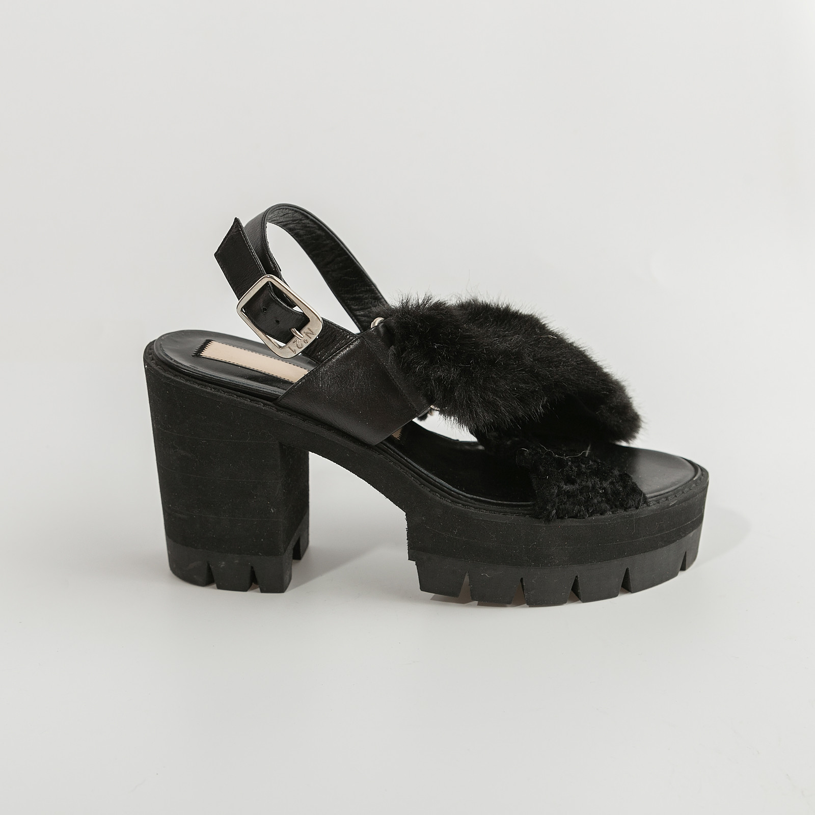 Сандалии  черного цвета N21 - фото из каталога магазина брендовой одежды Second Friend Store Сандалии N21 - купить оригинал в секонд-хенде SFS - 1