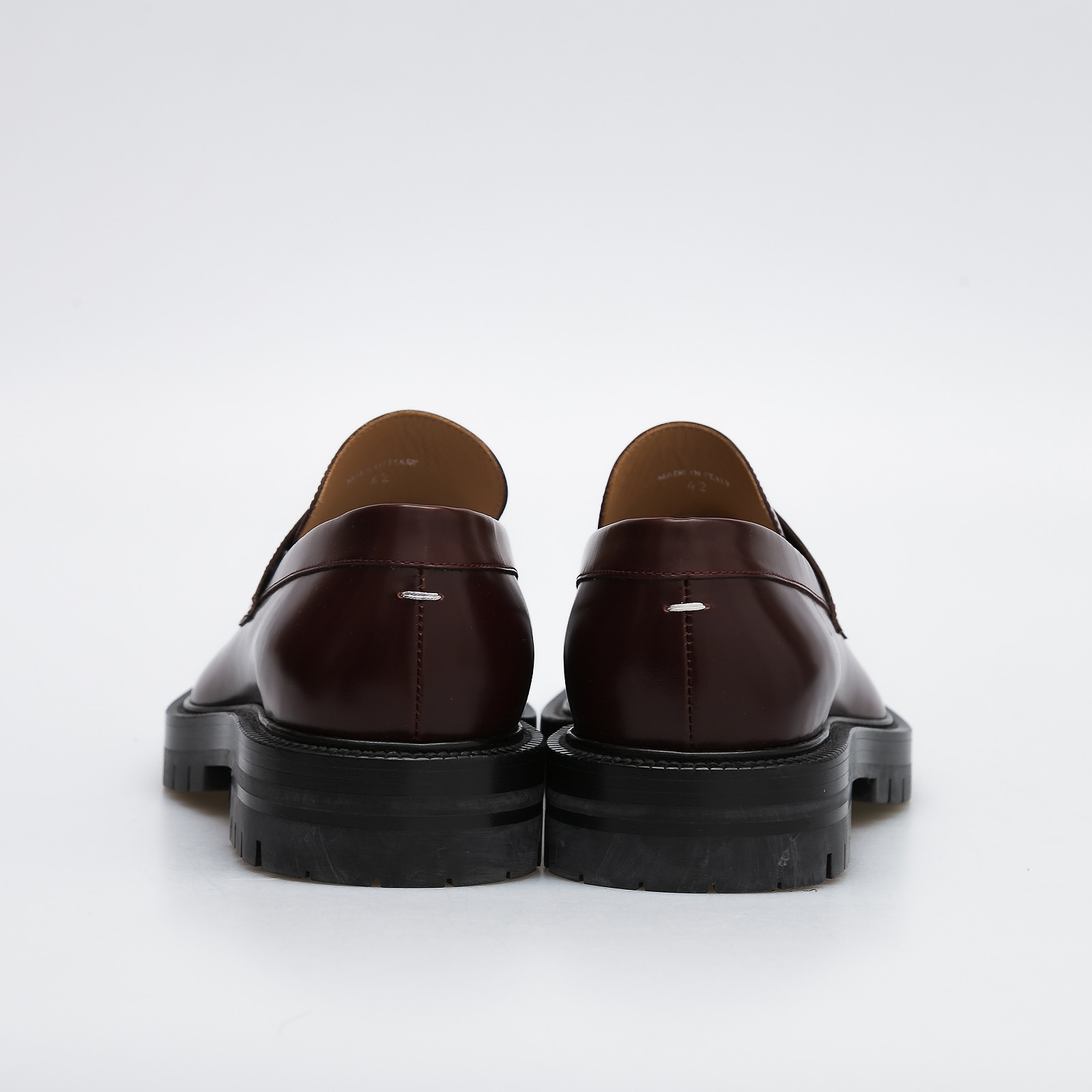 Лоферы бордового цвета Maison Martin Margiela - фото из каталога магазина брендовой одежды Second Friend Store Лоферы Maison Martin Margiela - купить оригинал в секонд-хенде SFS - 3