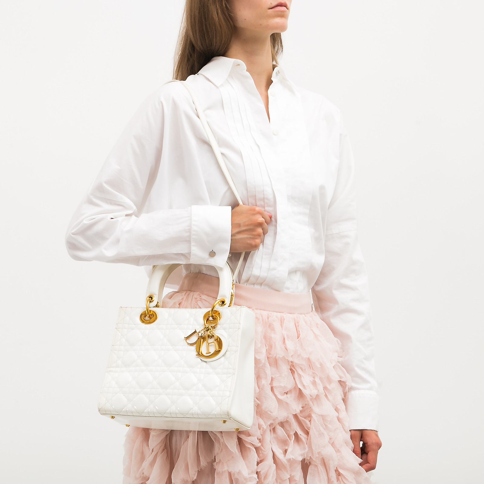 Сумка белого цвета Christian Dior - фото из каталога магазина брендовой одежды Second Friend Store Сумка Christian Dior - купить оригинал в секонд-хенде SFS - 2