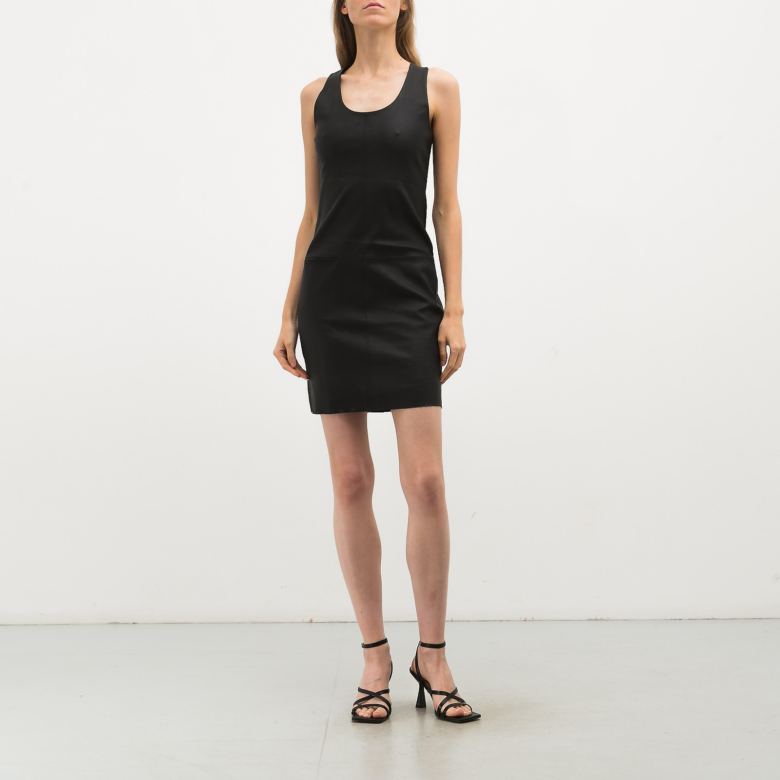 Платье черного цвета Helmut Lang - фото из каталога магазина брендовой одежды Second Friend Store Платье Helmut Lang - купить оригинал в секонд-хенде SFS - 3