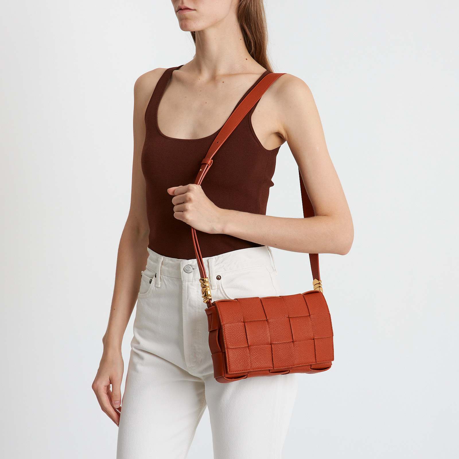 Сумка оранжевого цвета Bottega Veneta - фото из каталога магазина брендовой одежды Second Friend Store Сумка Bottega Veneta - купить оригинал в секонд-хенде SFS - 2