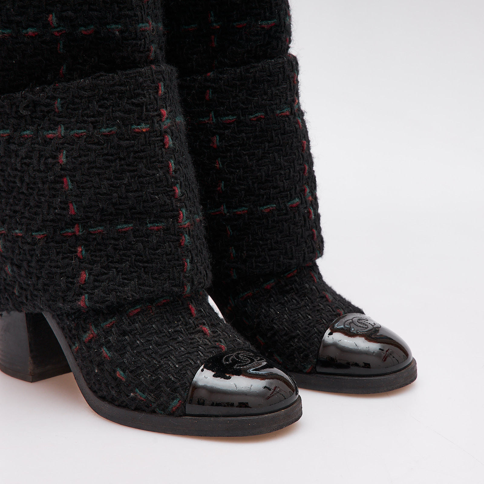 Сапоги черного цвета Chanel - фото из каталога магазина брендовой одежды Second Friend Store Сапоги Chanel - купить оригинал в секонд-хенде SFS - 4