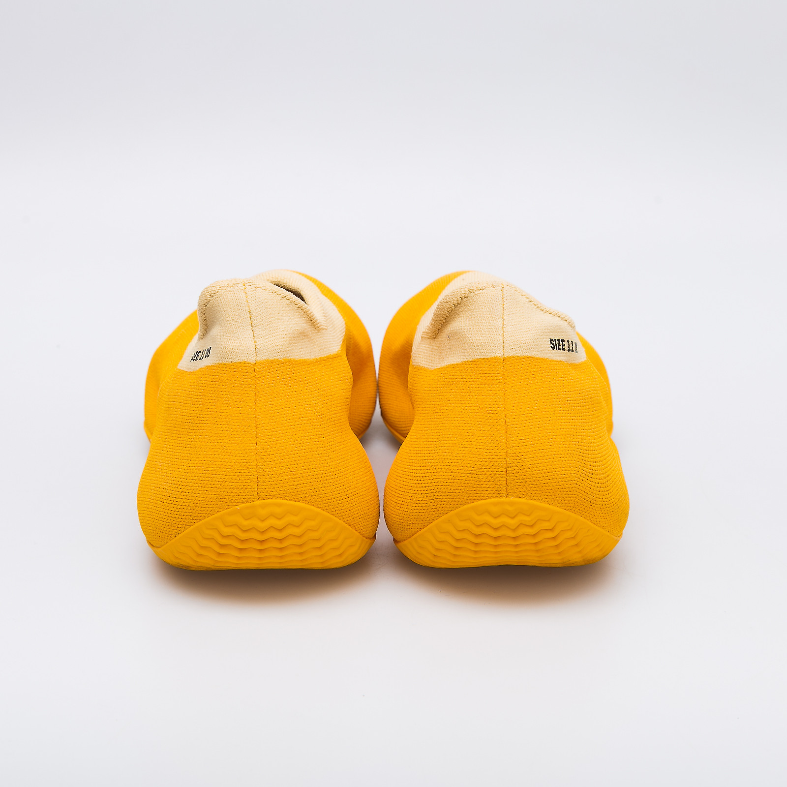 Кроссовки желтого цвета Yeezy x Adidas - фото из каталога магазина брендовой одежды Second Friend Store Кроссовки Yeezy x Adidas - купить оригинал в секонд-хенде SFS - 3