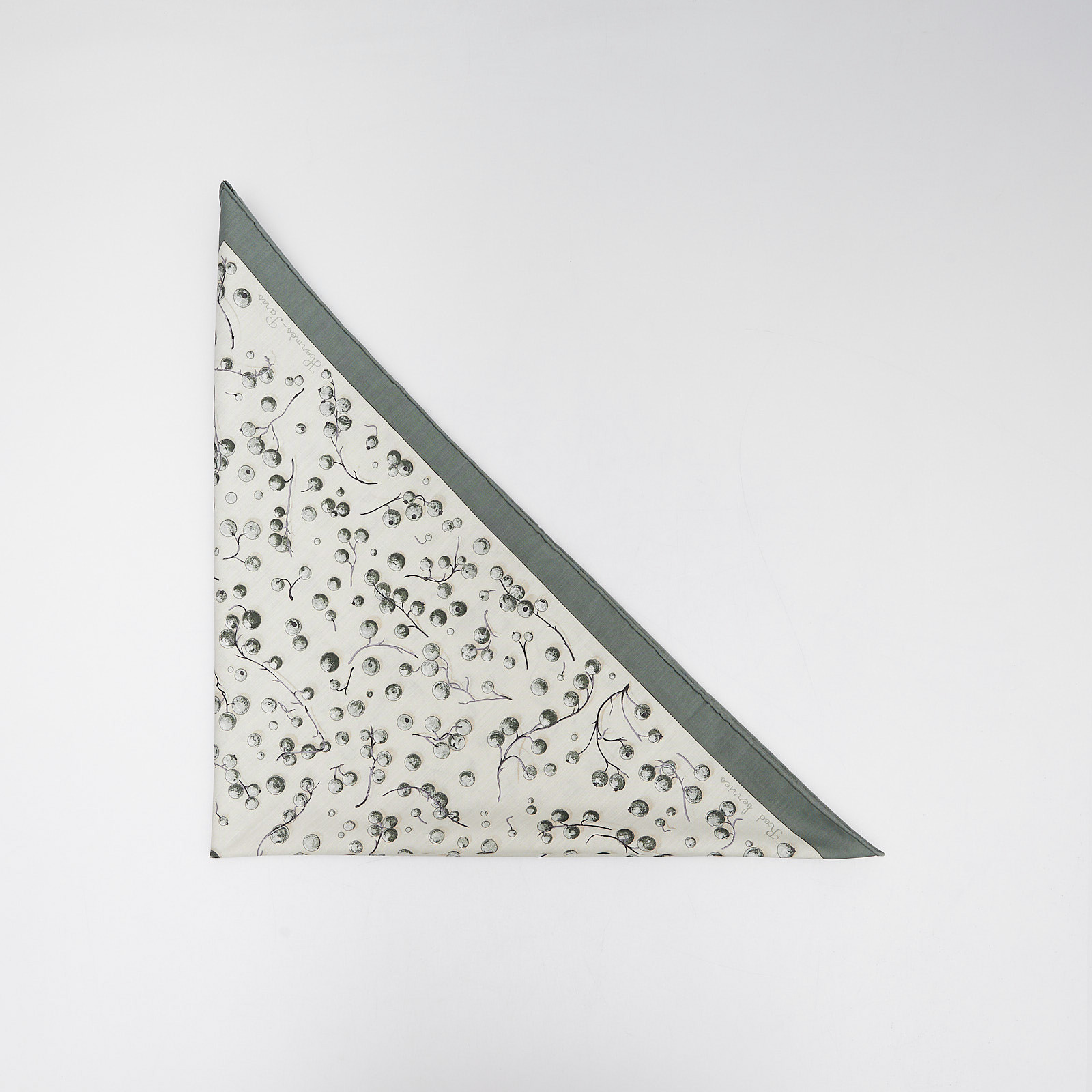 Платок серого цвета Hermes - фото из каталога магазина брендовой одежды Second Friend Store Платок Hermes - купить оригинал в секонд-хенде SFS - 1