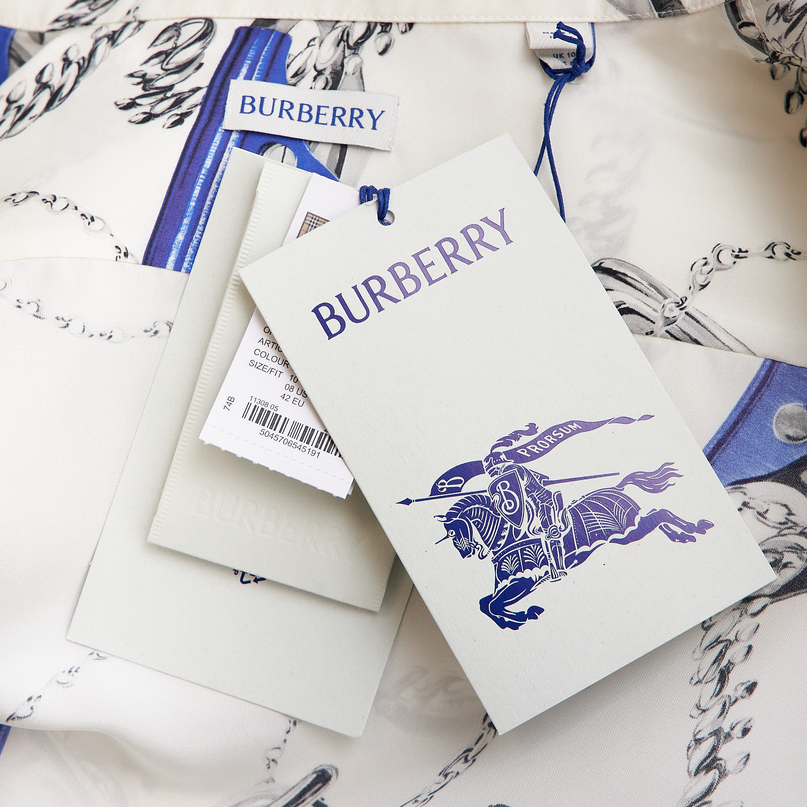 Блуза белого цвета Burberry - фото из каталога магазина брендовой одежды Second Friend Store Блуза Burberry - купить оригинал в секонд-хенде SFS - 5