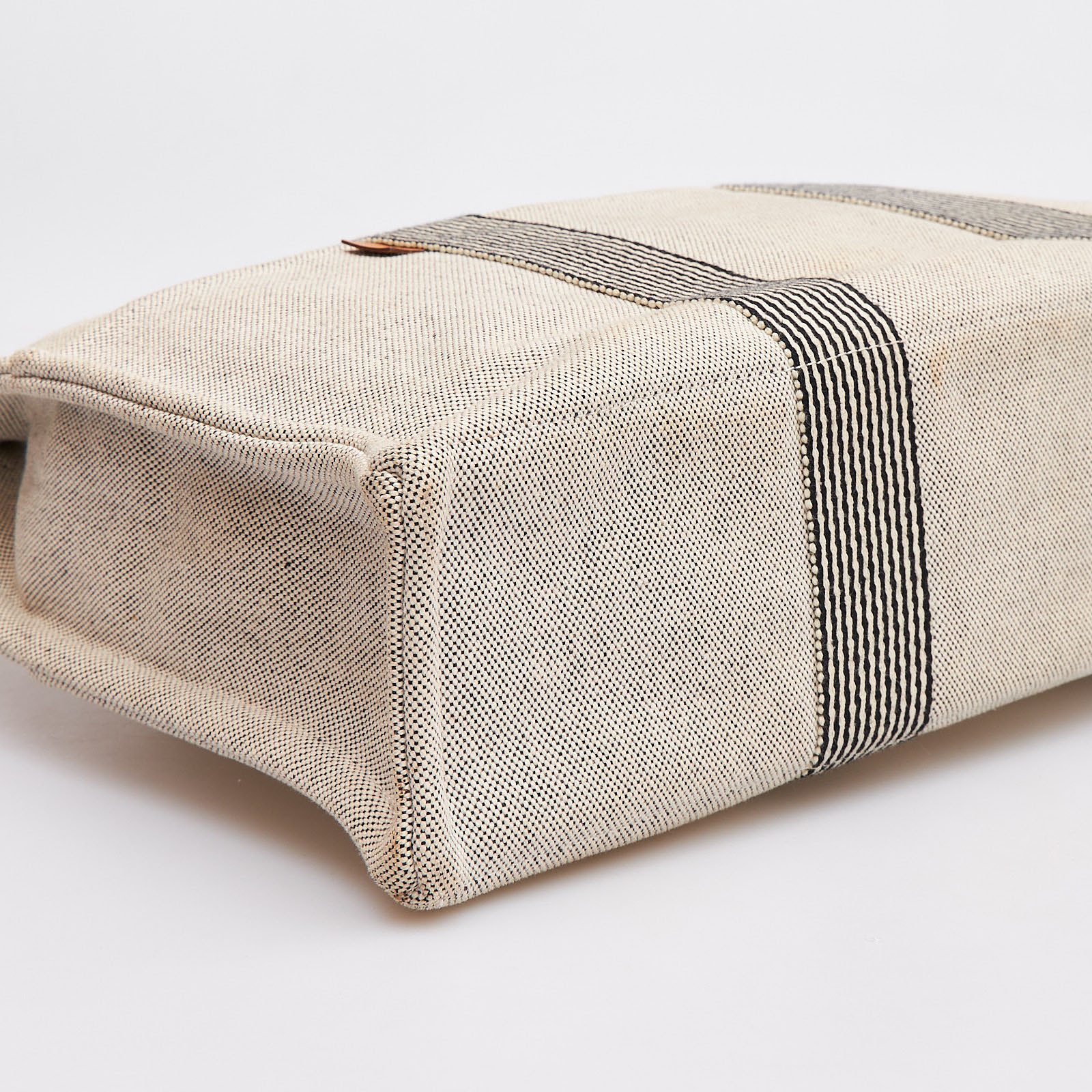 Сумка  серого цвета Hermes - фото из каталога магазина брендовой одежды Second Friend Store Сумка Hermes - купить оригинал в секонд-хенде SFS - 7