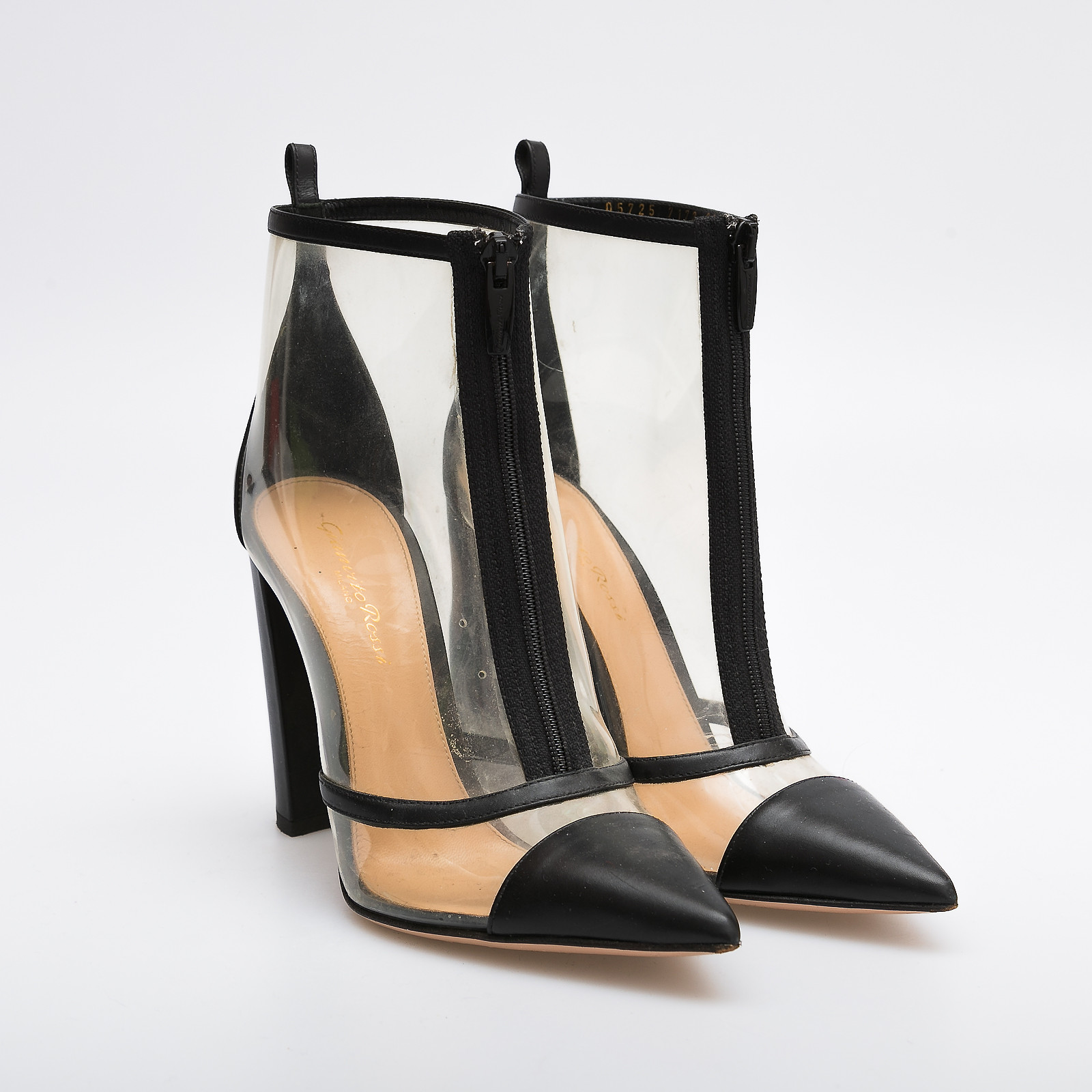 Ботильоны черного цвета Gianvito Rossi - фото из каталога магазина брендовой одежды Second Friend Store Ботильоны Gianvito Rossi - купить оригинал в секонд-хенде SFS - 2