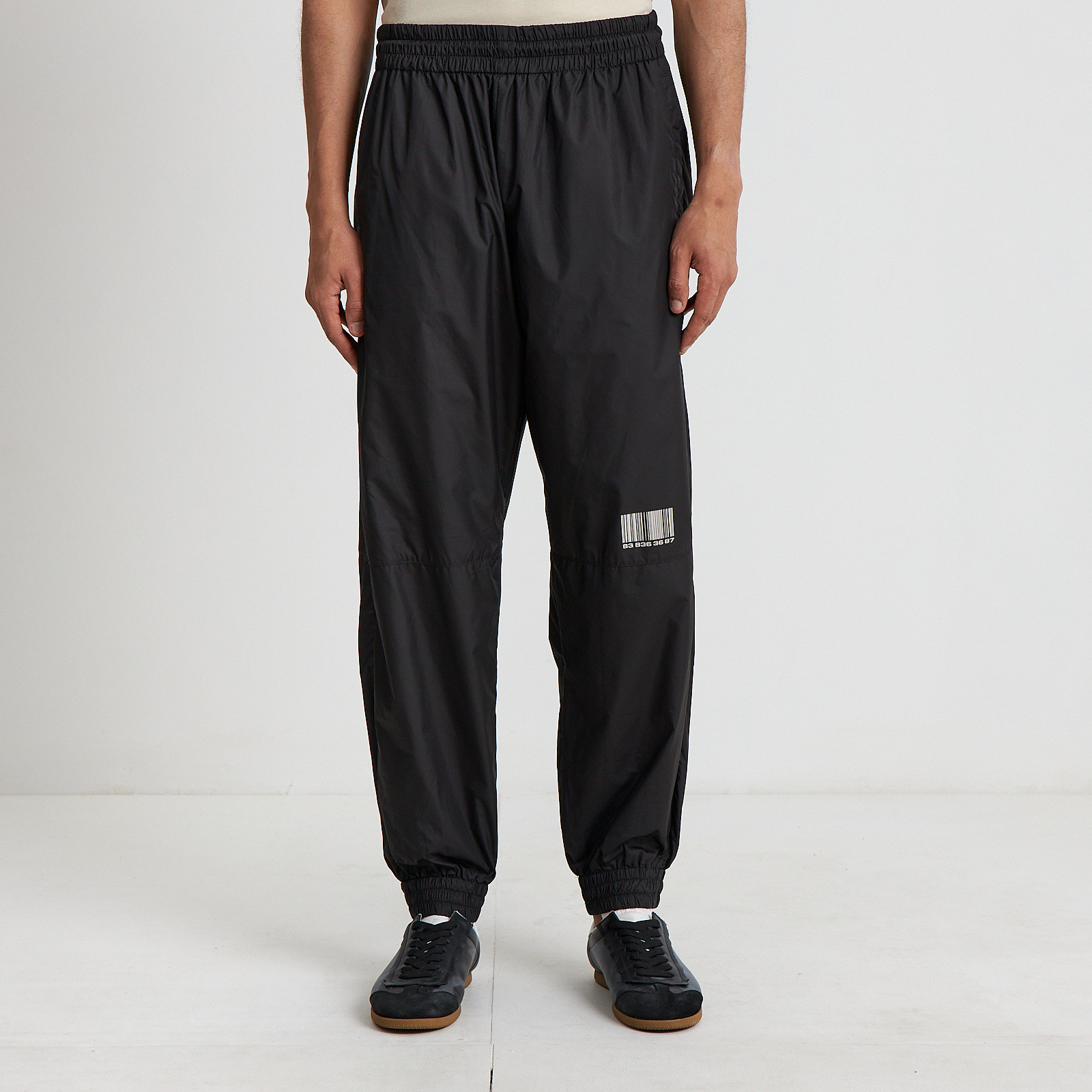 Брюки черного цвета Vetements - фото из каталога магазина брендовой одежды Second Friend Store Брюки Vetements - купить оригинал в секонд-хенде SFS - 1