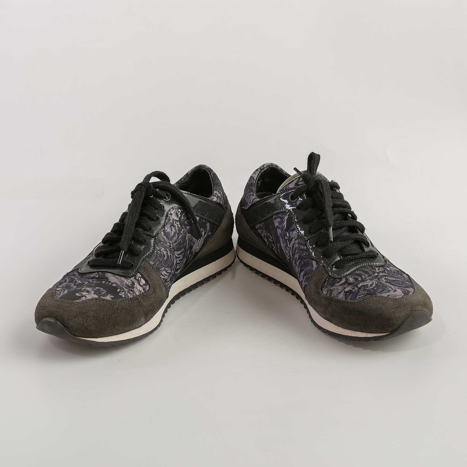 Кроссовки серого цвета Kenzo - фото из каталога магазина брендовой одежды Second Friend Store Кроссовки Kenzo - купить оригинал в секонд-хенде SFS - 2